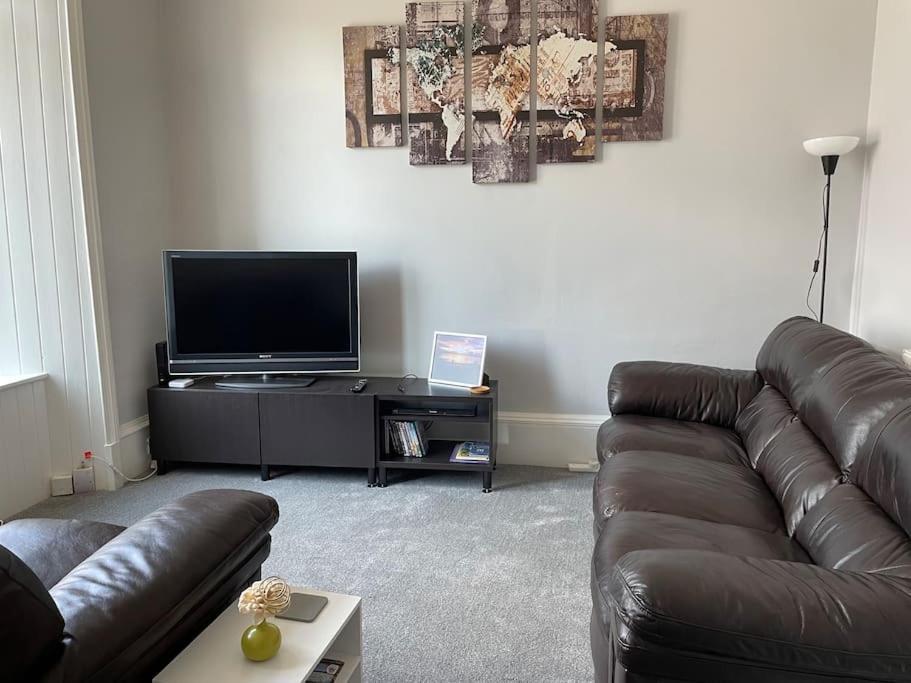 דירות Bonhill 5 Minutes From Loch Lomond - Newly Renovated Ground Floor 1-Bed Flat מראה חיצוני תמונה