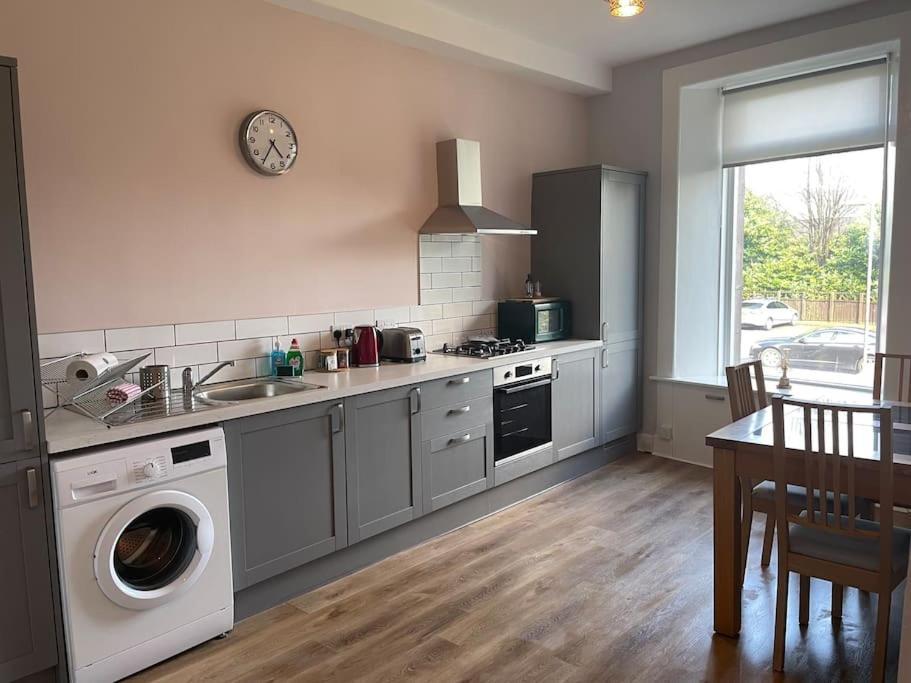דירות Bonhill 5 Minutes From Loch Lomond - Newly Renovated Ground Floor 1-Bed Flat מראה חיצוני תמונה