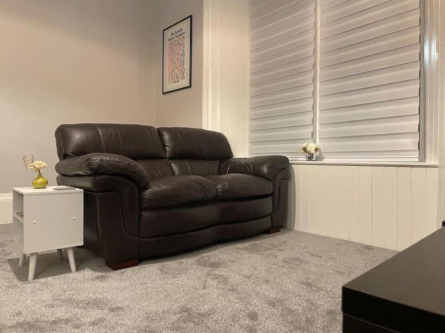 דירות Bonhill 5 Minutes From Loch Lomond - Newly Renovated Ground Floor 1-Bed Flat מראה חיצוני תמונה